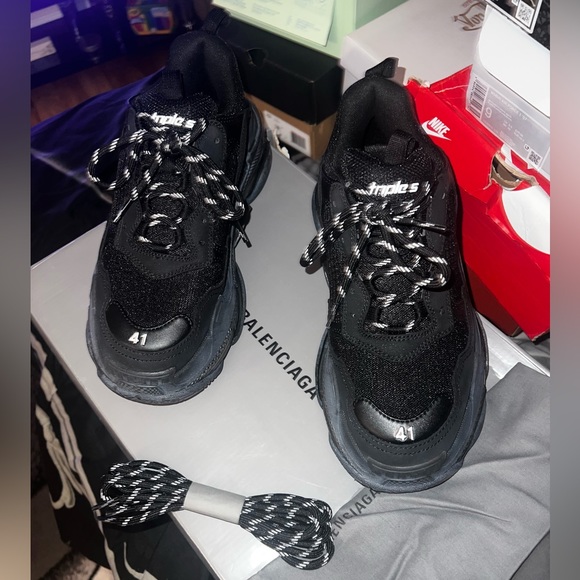 Balenciaga triple s clear sole sneakers - Picture 2 of 4